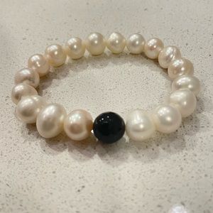 White and black pearl bracelet